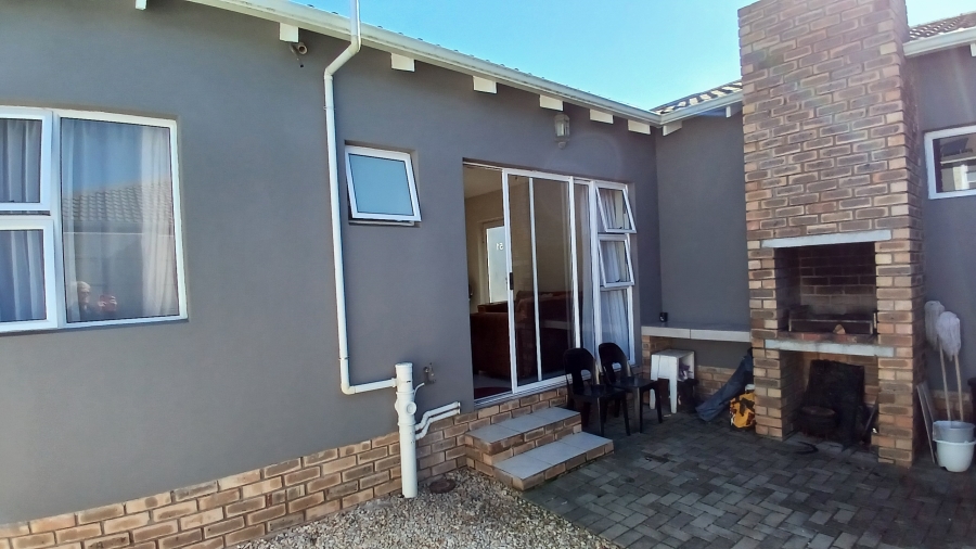To Let 2 Bedroom Property for Rent in Overbaakens Eastern Cape